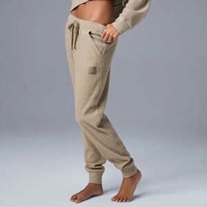 ALO Yoga | MUSE Sweatpant Ribbed Jogger - Gravel/Heather M